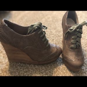 Restricted wedge booties